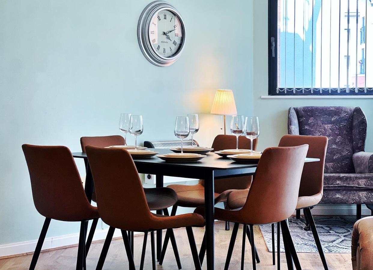 Retro Seaside Apt With Patio Apartment Суонзи Екстериор снимка